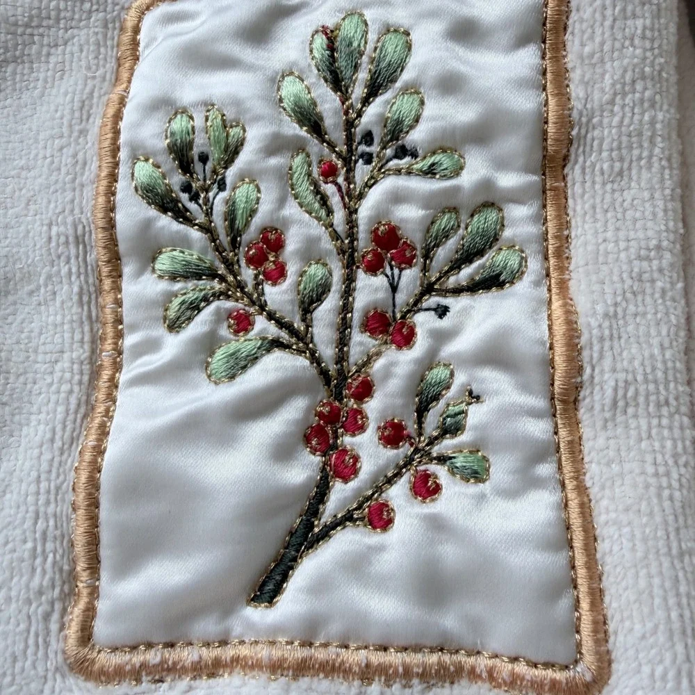 VNTG‎ Bathworks Hand Towels Set of 2 Cream Cotton Embroidered Holiday Decor